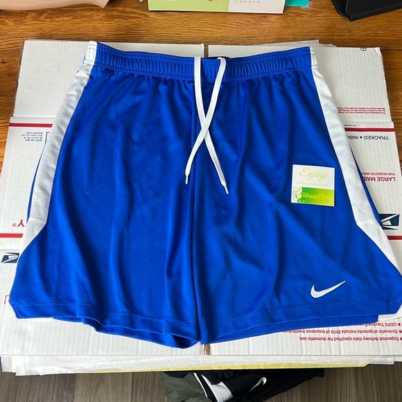 Nike shorts - Picture 3 of 5
